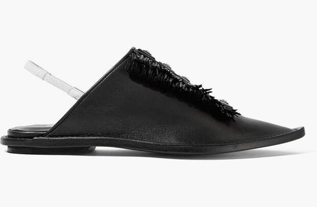 Toga<p><a target="_blank" href="https://www.net-a-porter.com/ua/en/product/654978/toga/embellished-raffia-trimmed-leather-slippers">net-a-porter.com</a></p>