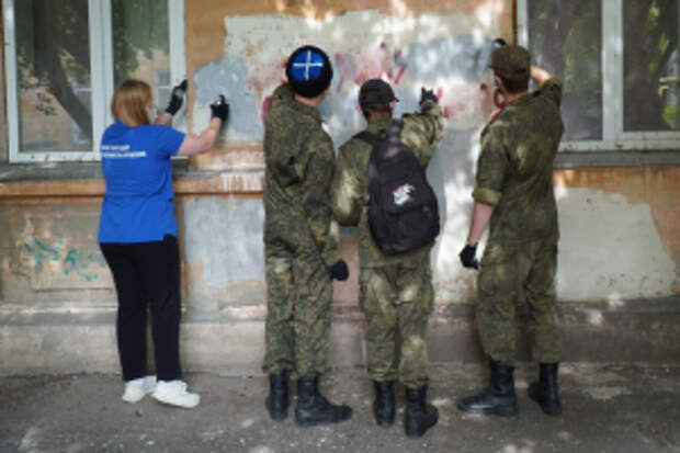 Курганские полицейские провели рейд по уничтожению рекламы наркотических средств