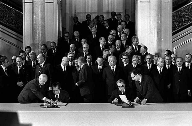 Подписание договора ОСВ-1 Леонидом Брежневым и Ричардом Никсоном. Фото из досье ТАСС