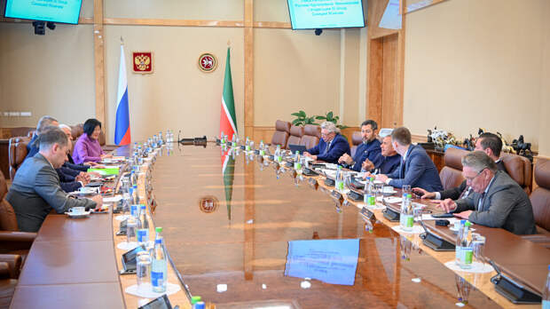Рустам Минниханов встретился с владельцем IS Group