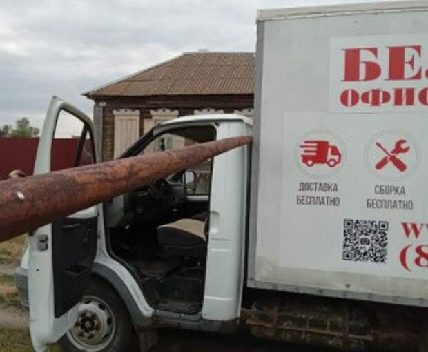 В Саратовской области грузовик снес газовую плиту и оставил село без газа