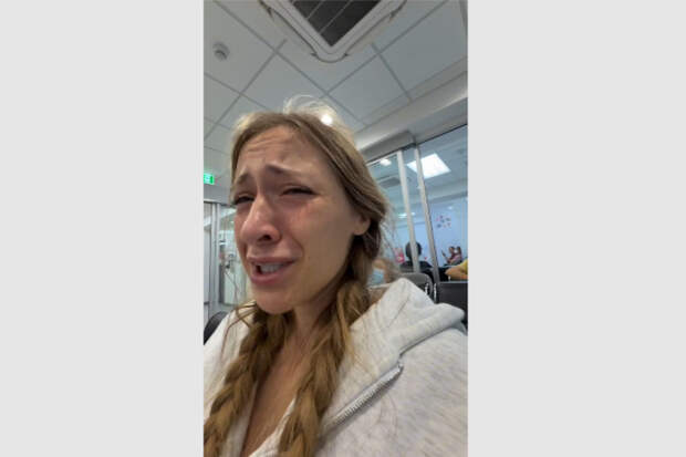 Россиянка впала в истерику из-за разрушенных зубов после установки виниров в Турции