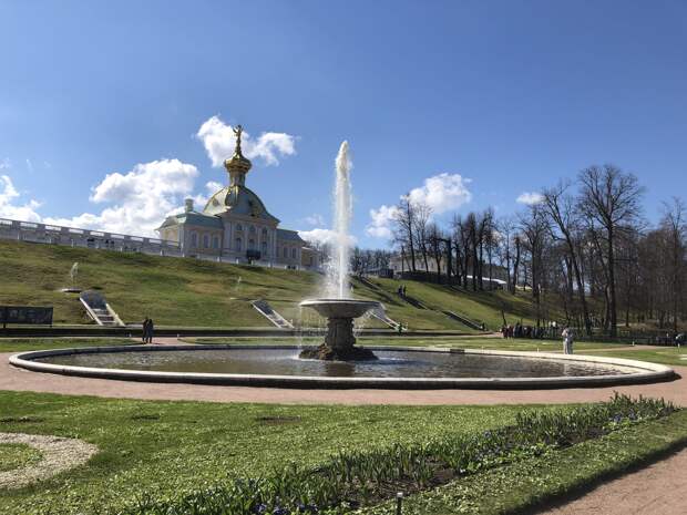 В Петергофе не собираются закрывать парки на весеннюю просушку