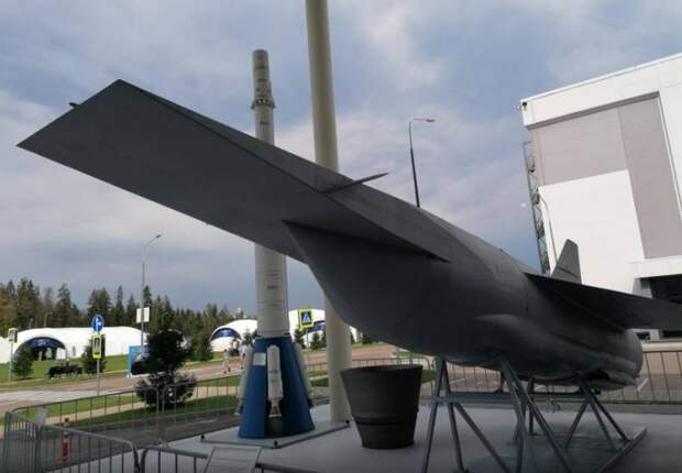 На форуме «Армия 2023» был представлен гиперзвуковой экспериментальный летательный аппарат ГЭЛА
