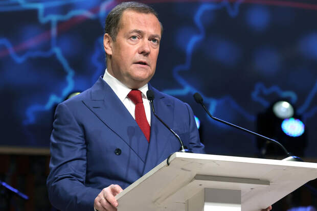 Медведев назвал купленными предателями граждан РФ, совершающих диверсии