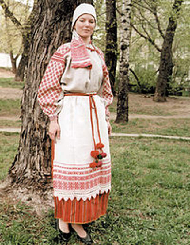 https://upload.wikimedia.org/wikipedia/commons/thumb/1/1c/Beloruska_zhenska_nosija.jpg/200px-Beloruska_zhenska_nosija.jpg