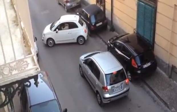 Картинки по запросу Italy's worst driver on the road (Parking Fail in Naples)