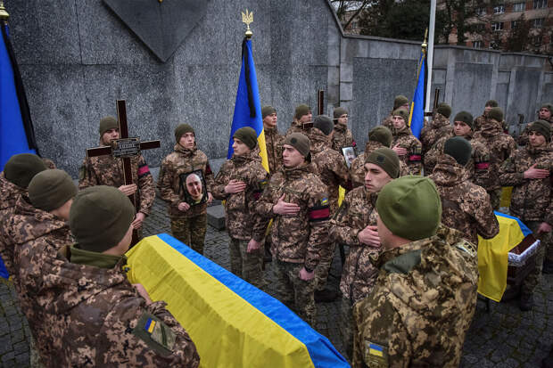 Захарова заявила, что Запад продвигает черную трансплантологию на Украине