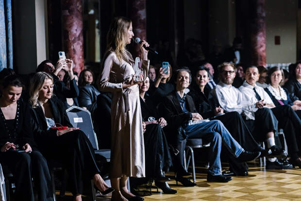 Анна Владимирова от BIOCAD и РНИМУ им. Пирогова получает премию в номинации «Искатели» за лекарство от болезни Бехтерева