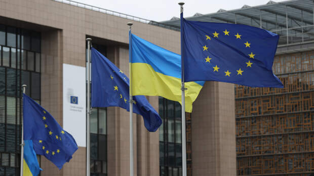 Политолог назвал кредит Украине скрытой поддержкой ВПК Европы