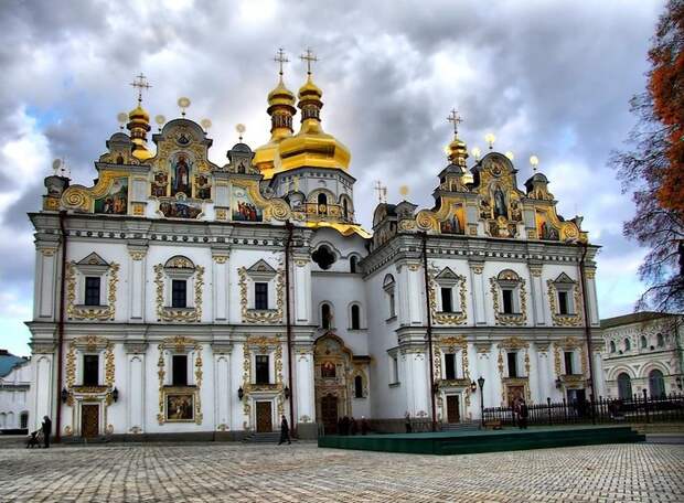 УСПЕНСКИЙ СОБОР В ЛАВРЕ (700x515, 143Kb)
