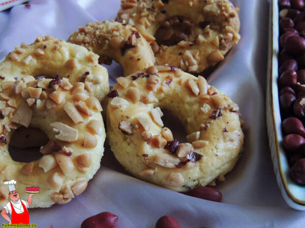 Домашнее песочное печенье с орешками.