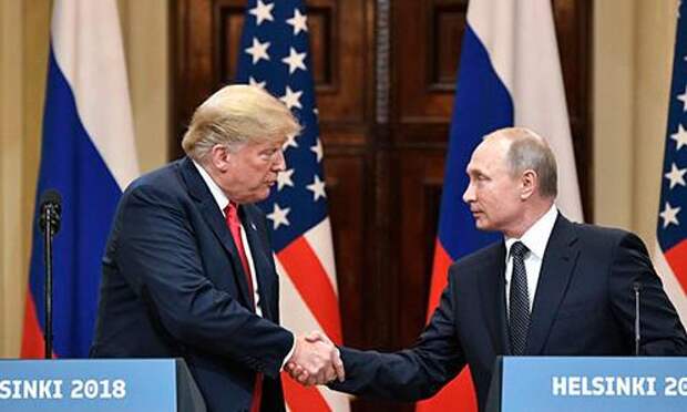 В США от переводчицы беседы Путина и Трампа требуют пересказать их разговор
