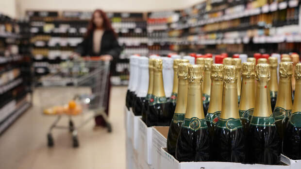 В Госдуме хотят запретить продажу алкоголя у касс магазинов