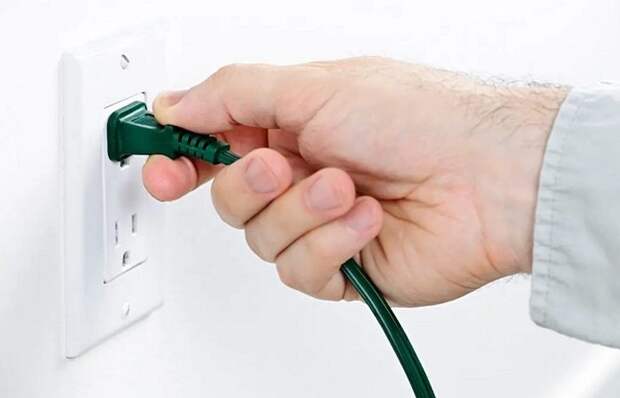 Признаки того, что в доме есть серьёзные проблемы с электрикой