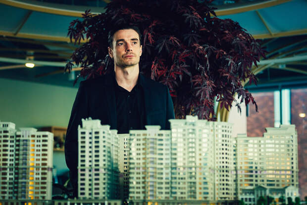 Кадр из сериала «Чужие деньги»