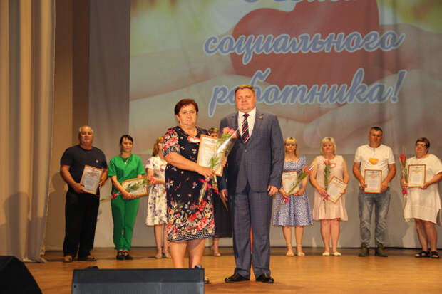 День социального работника: в Миллерово прошел праздничный концерт