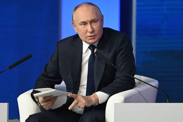 Путин: культурный код россиян заключается в уважении к старшим и своей Родине