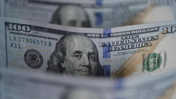 Аналитик Разуваев: в феврале курс доллара может вырасти до 100 рублей