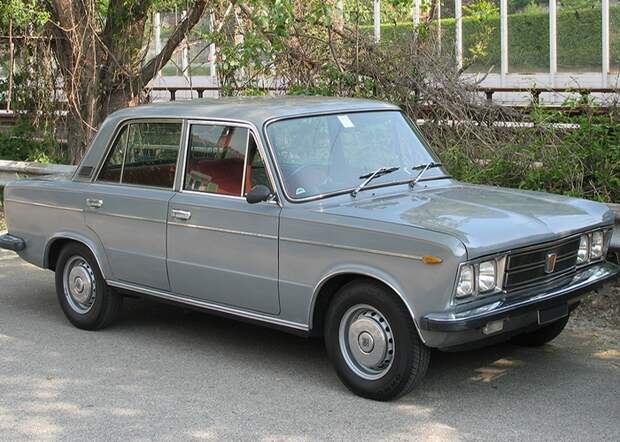 Автомобиль Fiat 125.