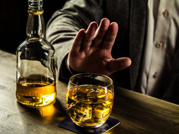 Клетки мозга погибают из-за алкоголя. | Фото: vokrugsveta.ua.