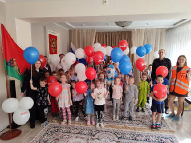 Транспортные полицейские побывали в детском саду РЖД в рамках акции «Неделя космоса»