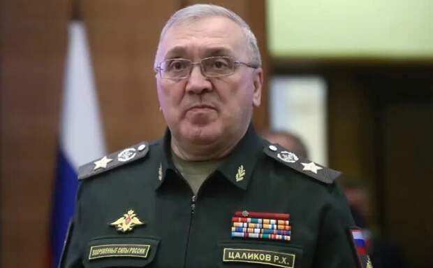 Надо отметить, Андрей Белоусов выдержал отменную мхатовскую паузу – масштабная замена первых помощников началась только спустя месяц после назначения.-2