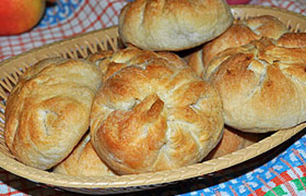 Булочки с яблоками из слоеного теста