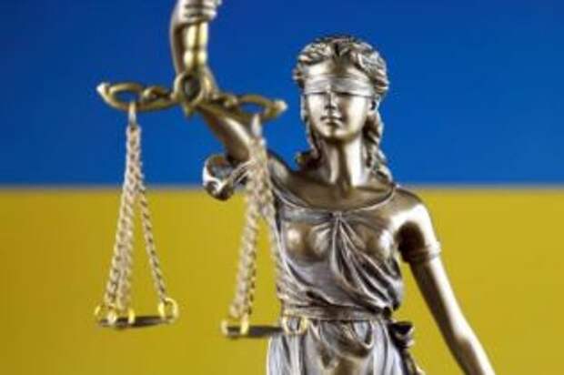 Судью посадили за 2000 гривен