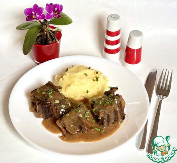 Тушёные говяжьи рёбра