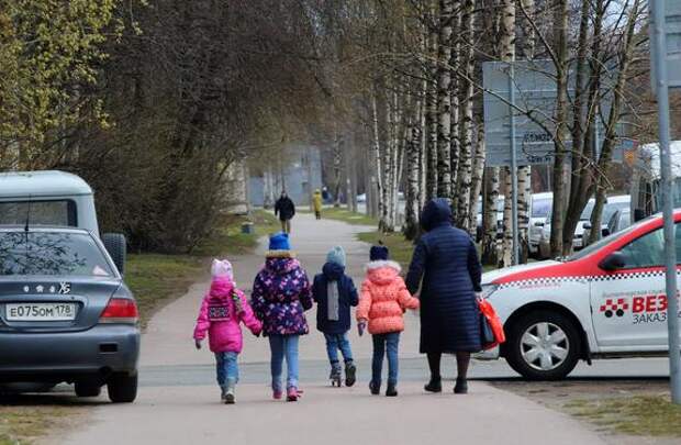 Депутат Лантратова: выдача многодетным семьям сертификата на покупку автомобиля позволит улучшить их положение