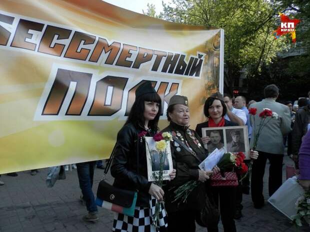 Полк наш бессмертен, Киев мы освободим снова! Полк наш бессмертен, Киев мы освободим снова!