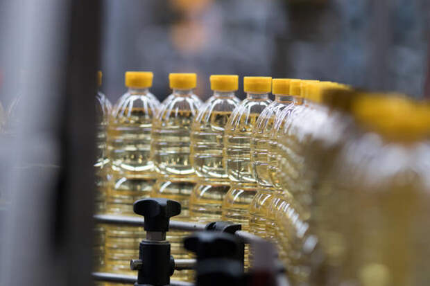 Рафинированное масло может годами храниться в пластиковых бутылках