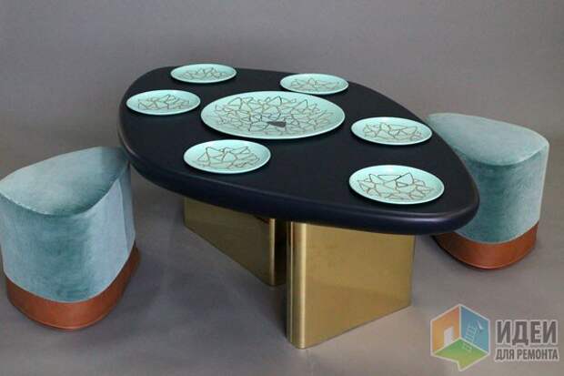 Современный стол и традиционная керамика
