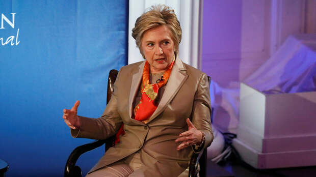 Le Figaro: Клинтон выпустит мемуары о своём поражении и «зарубежном противнике»