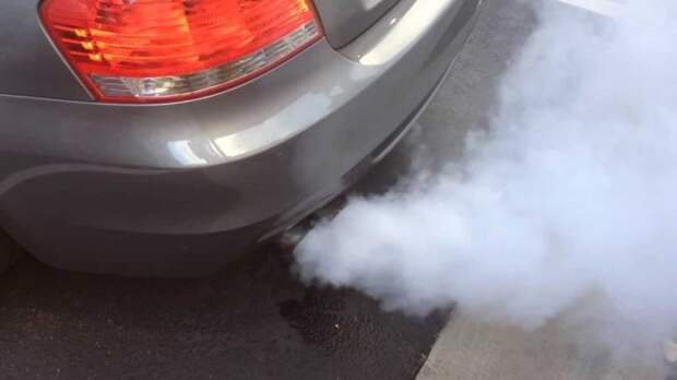 Цвет выхлопных газов может показать неисправность автомобиля