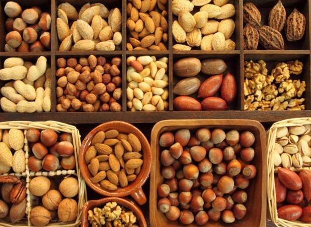 Продукты, которые не должны храниться в холодильнике: картофель, лук, помидоры и другие