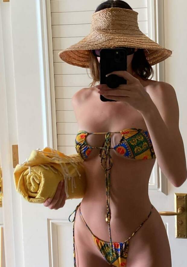 Купальник underboob или 
