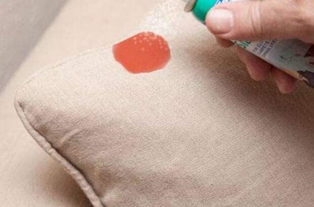 Как бороться с пятном воска на одежде