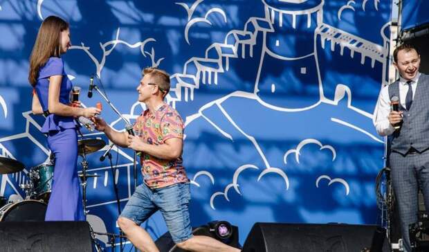 Нижегородец сделал девушке предложение на праздновании Дня города