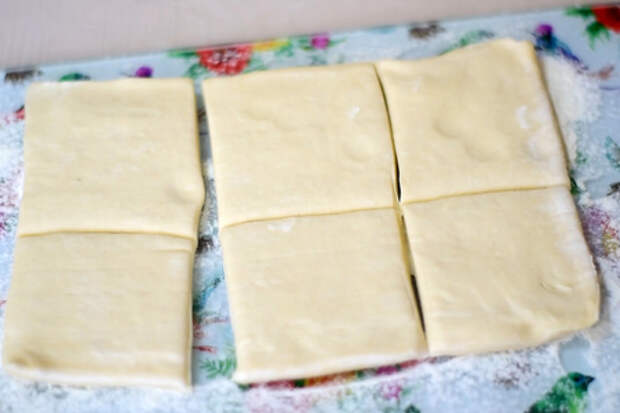 Сырная закуска из слоеного теста, простейший рецепт: фото шаг 2