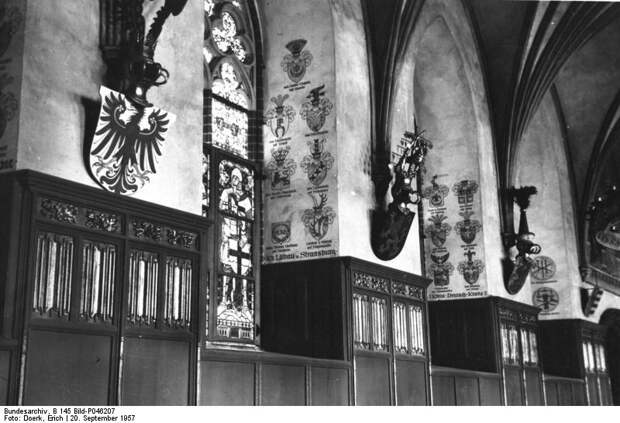 File:Bundesarchiv B 145 Bild-P046207, Marienburg, Fensterseite im Remter.jpg