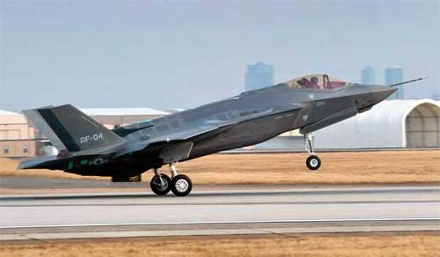 F-35 взлетает