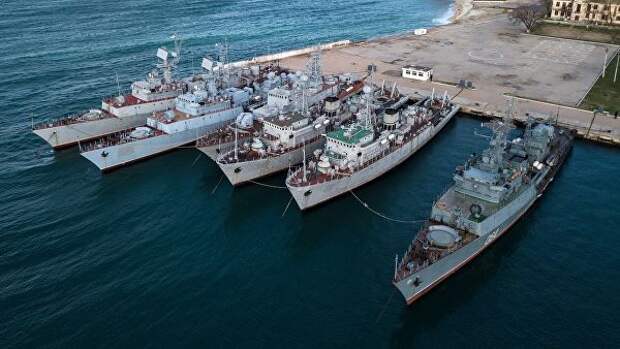 Корабли, которые ранее входили в состав военно-морских сил Украины, в бухте Севастополя Корабли, которые ранее входили в состав военно-морских сил Украины, в бухте Севастополя