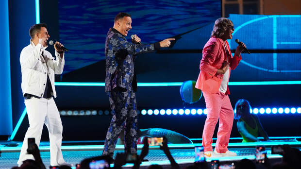 «Мы как русская изба»: «Иванушки» готовы принять кинувших Буланову танцоров