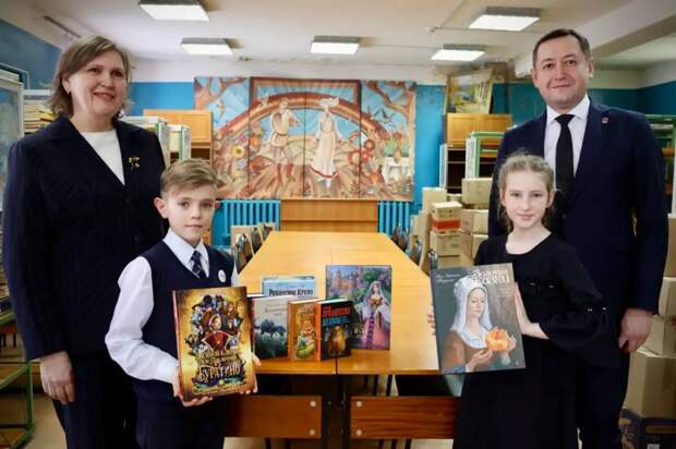 Руслан Бутов поздравил жителей Новомосковска с Днем книгодарения