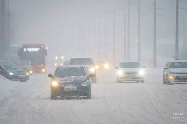 Дәүләт автоинспекциясе татарстанлыларга буранда ерак юлга чыкмаска киңәш итә
