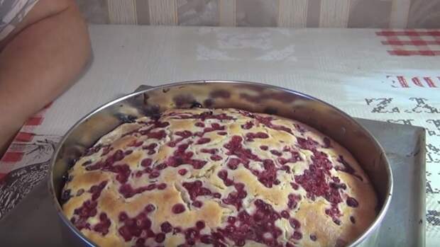 пирог с ягодами на молоке