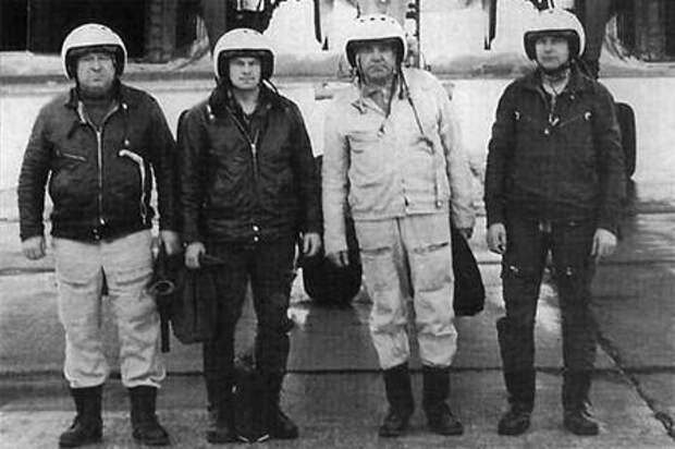 18 декабря 1981 года встал на крыло "белый лебедь". Первый пилот Ту-160 Борис Иванович Веремей 18 декабря 1981 года встал на крыло "белый лебедь". Первый пилот Ту-160 Борис Иванович Веремей