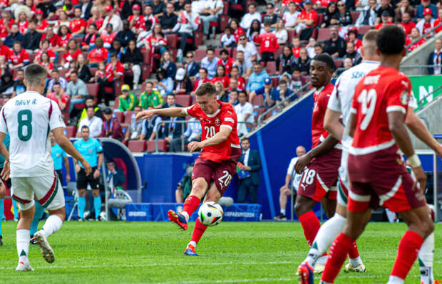 Гол и передача Эбишера обеспечили швейцарцам победу над сборной Венгрии
